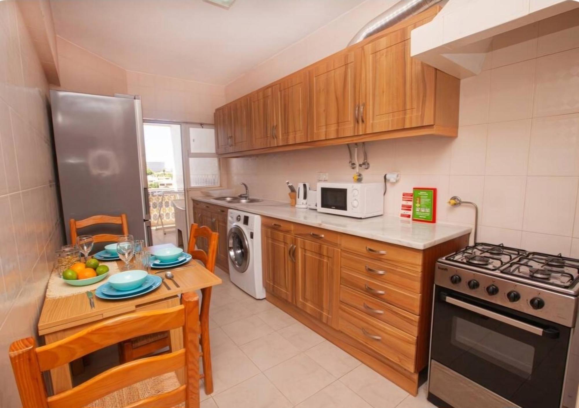 Stunning With Private Bathroom And Shared Balcony, Mainly With 3 Adorable Cats! Lagos