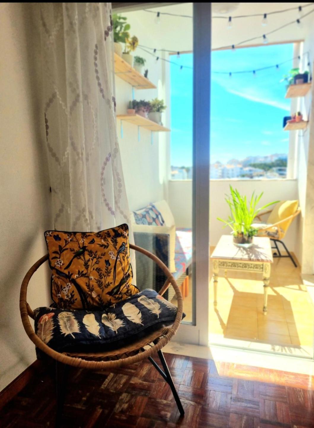 Homestay Stunning With Private Bathroom And Shared Balcony, Mainly With 3 Adorable Cats!