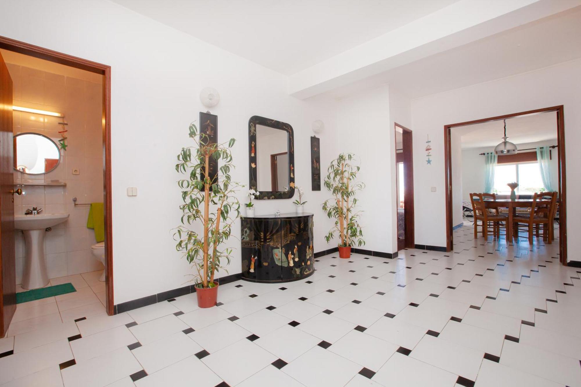 Stunning With Private Bathroom And Shared Balcony, Mainly With 3 Adorable Cats!