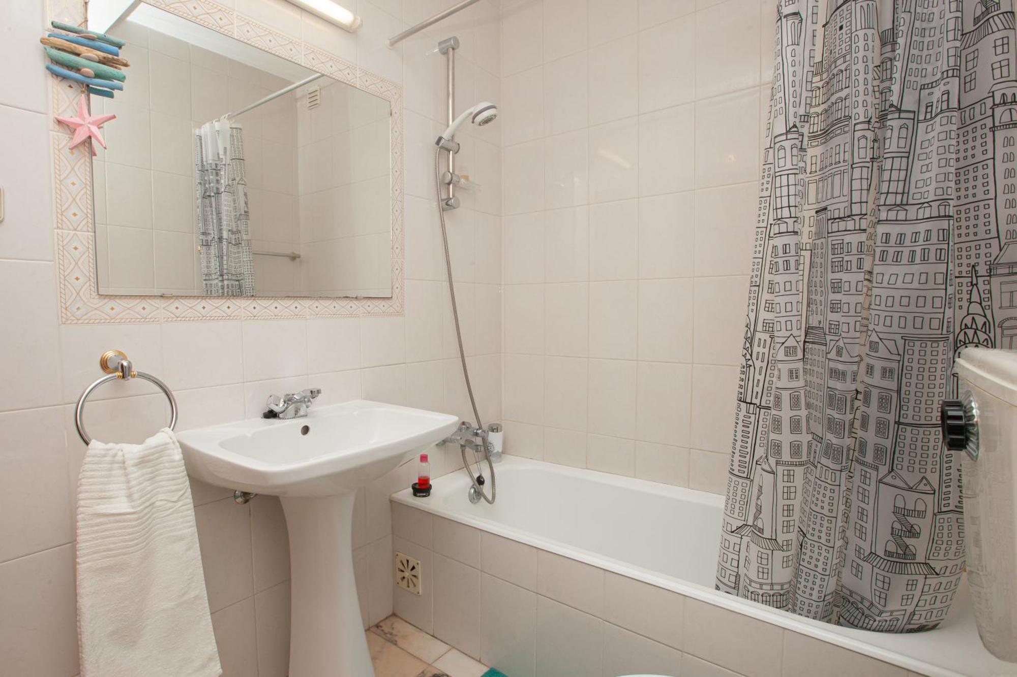 Stunning With Private Bathroom And Shared Balcony, Mainly With 3 Adorable Cats! *